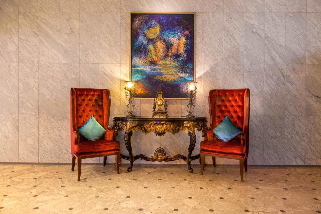 אבו דאבי Officers Club & Hotel מראה חיצוני תמונה The interior of the hotel
