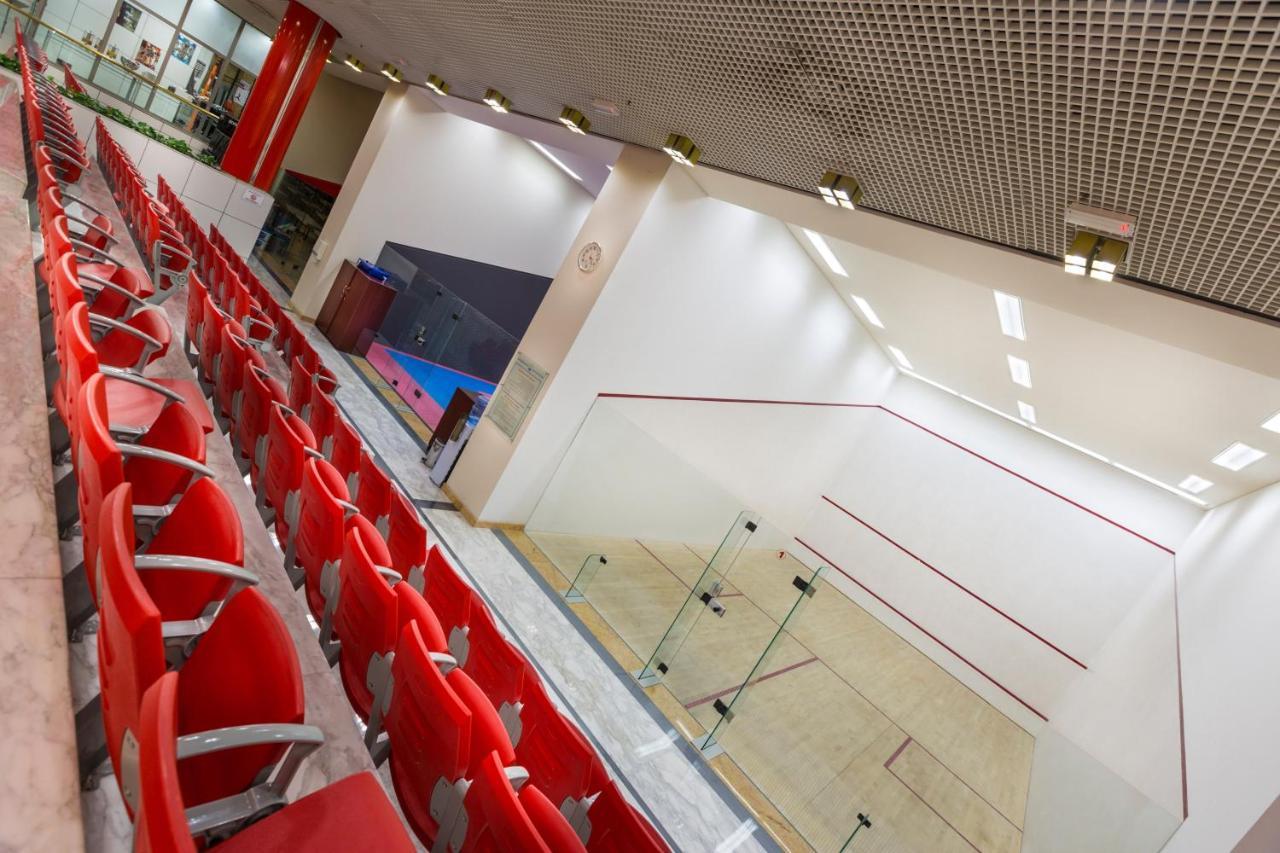 אבו דאבי Officers Club & Hotel מראה חיצוני תמונה The squash court at the University of Nottingham