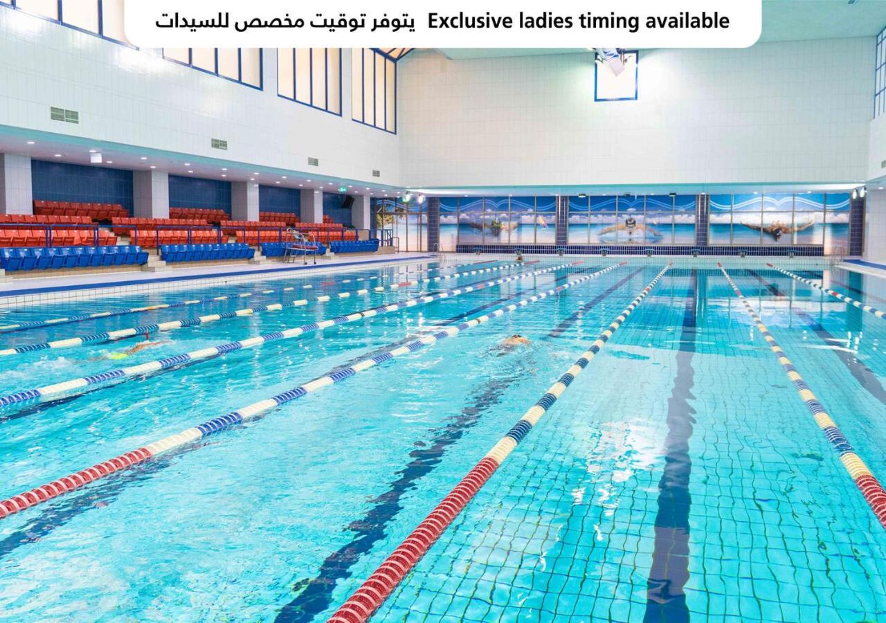 אבו דאבי Officers Club & Hotel מראה חיצוני תמונה Swimming pool at the Al-Shaab Club