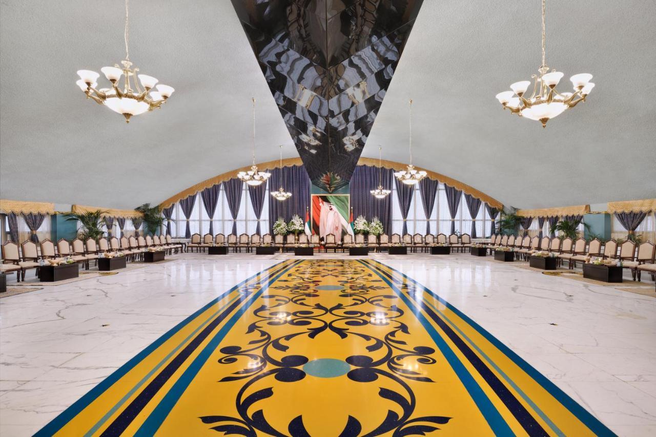 אבו דאבי Officers Club & Hotel מראה חיצוני תמונה The interior of the conference hall