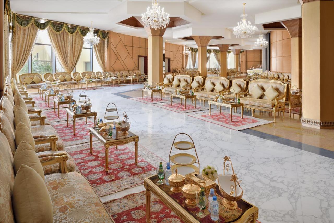 אבו דאבי Officers Club & Hotel מראה חיצוני תמונה The Majlis Al Arab Ballroom