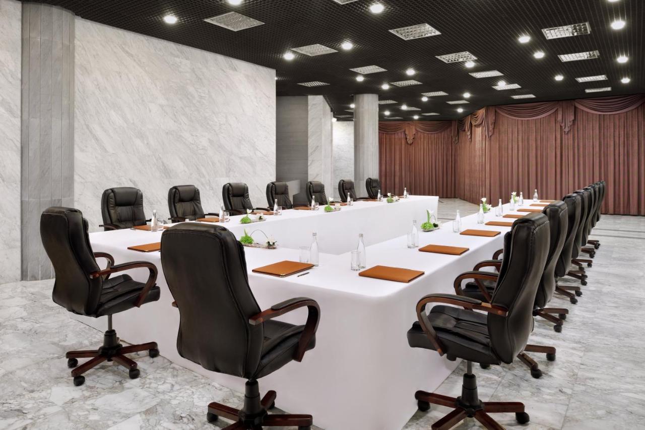 אבו דאבי Officers Club & Hotel מראה חיצוני תמונה Boardroom