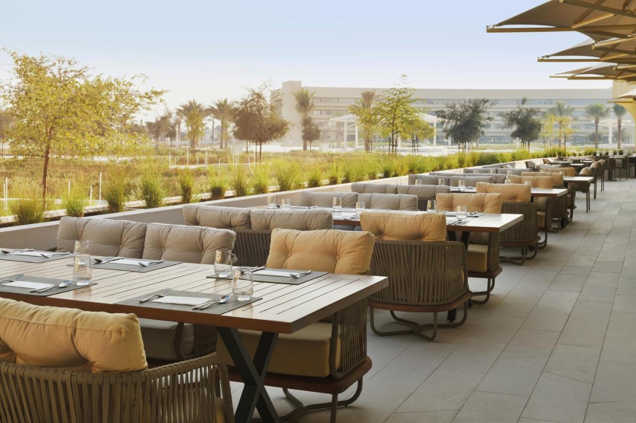 אבו דאבי Officers Club & Hotel מראה חיצוני תמונה The Terrace