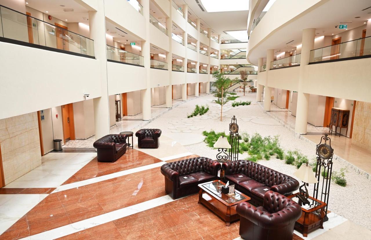 אבו דאבי Officers Club & Hotel מראה חיצוני תמונה Lobby