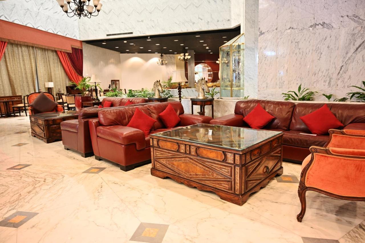 אבו דאבי Officers Club & Hotel מראה חיצוני תמונה Lobby