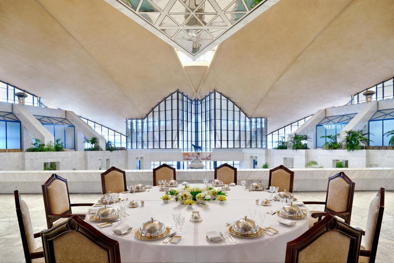 אבו דאבי Officers Club & Hotel מראה חיצוני תמונה The interior of the National Museum of Singapore