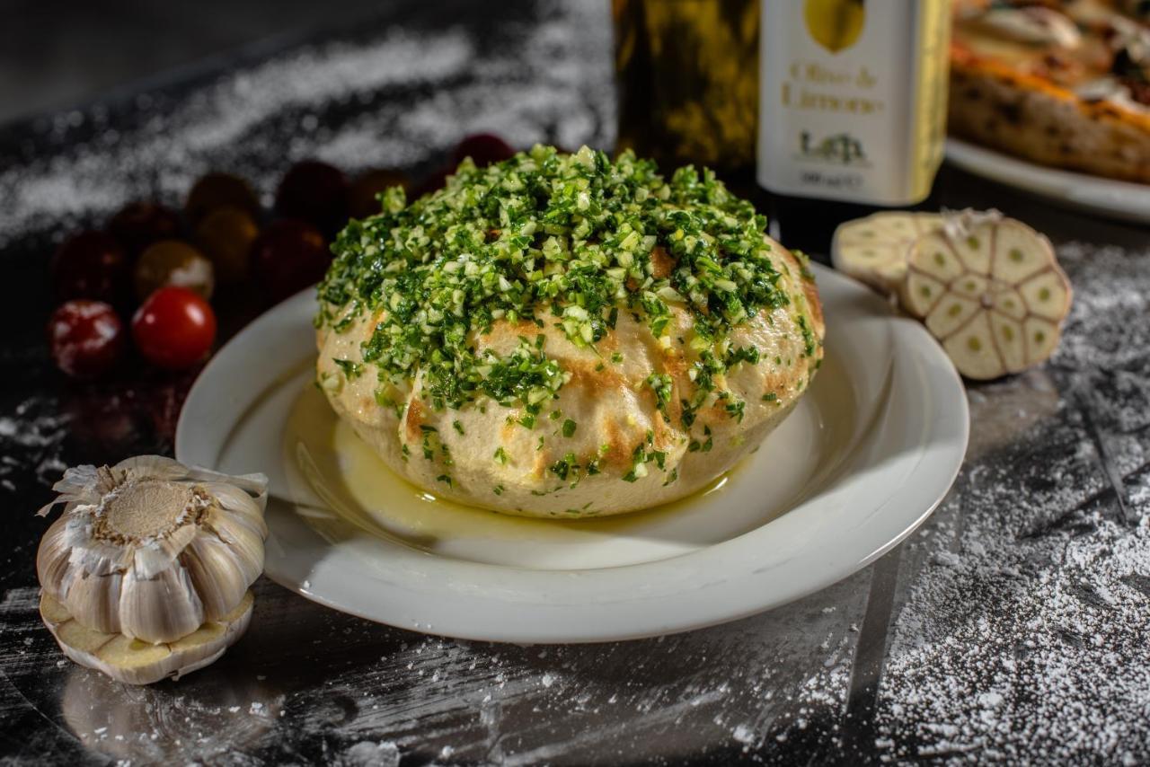 אבו דאבי Officers Club & Hotel מראה חיצוני תמונה A prepared artichoke