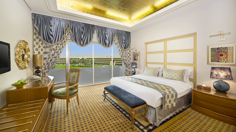 אבו דאבי Officers Club & Hotel מראה חיצוני תמונה A bedroom at the Jumeirah Creekside