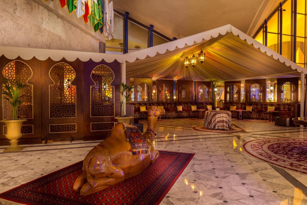 אבו דאבי Officers Club & Hotel מראה חיצוני תמונה The lobby of the hotel