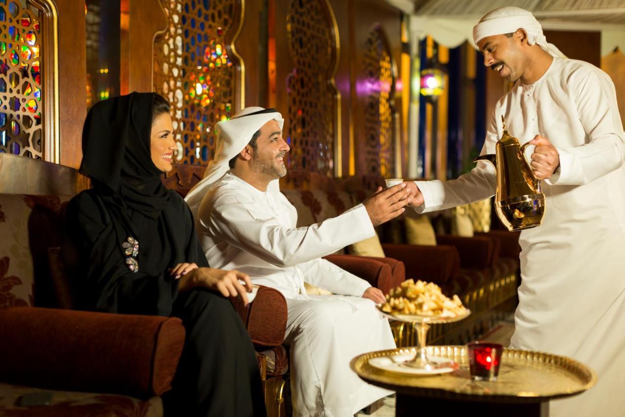 אבו דאבי Officers Club & Hotel מראה חיצוני תמונה A coffee shop in the United Arab Emirates